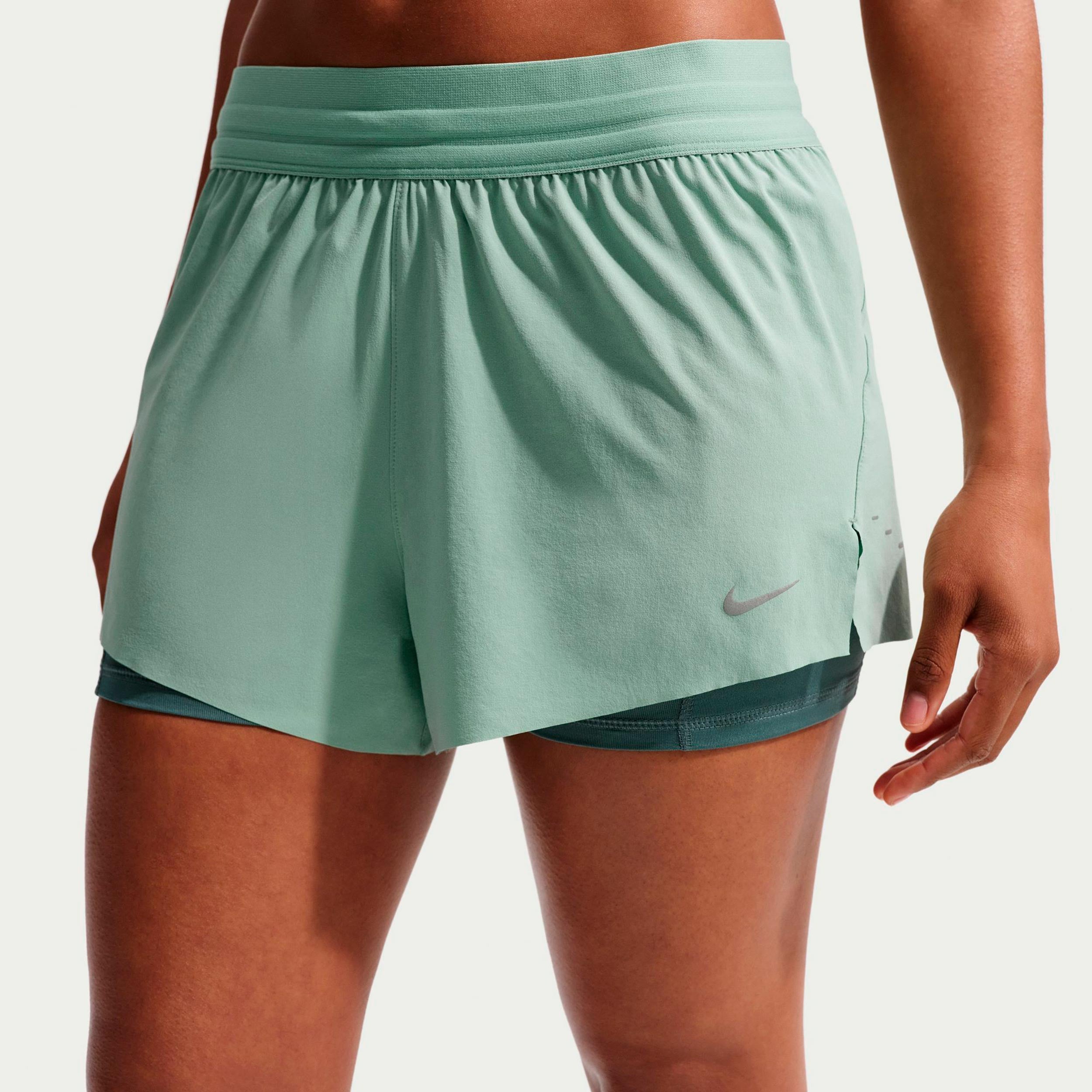 Nike Swift Short de running Femmes - vert clair, argent