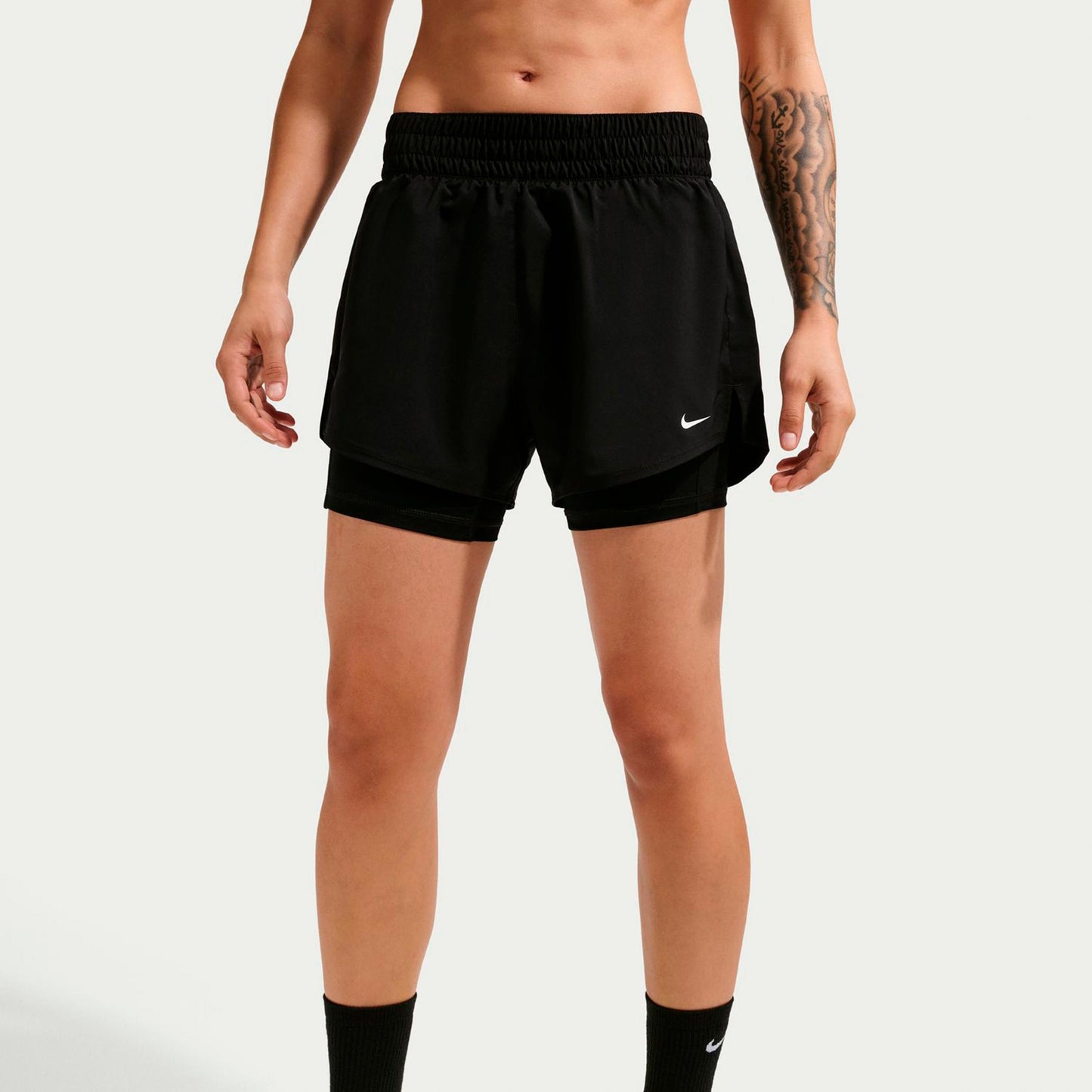 Nike Dri-Fit One Mid Rise 2in1 3in Shorts Femmes-noir, blanc