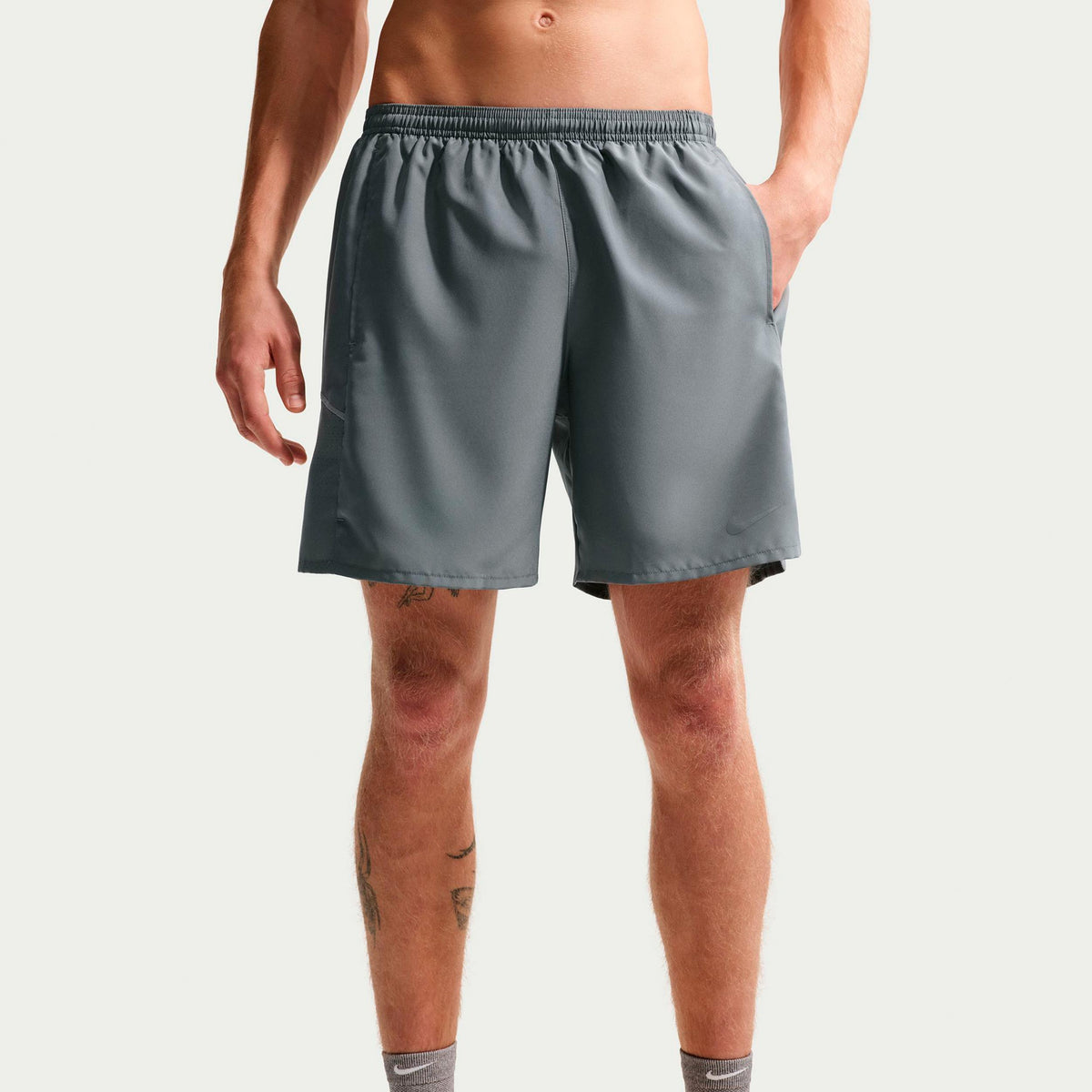 Nike Miler 7in  Short de running Hommes - gris, argent