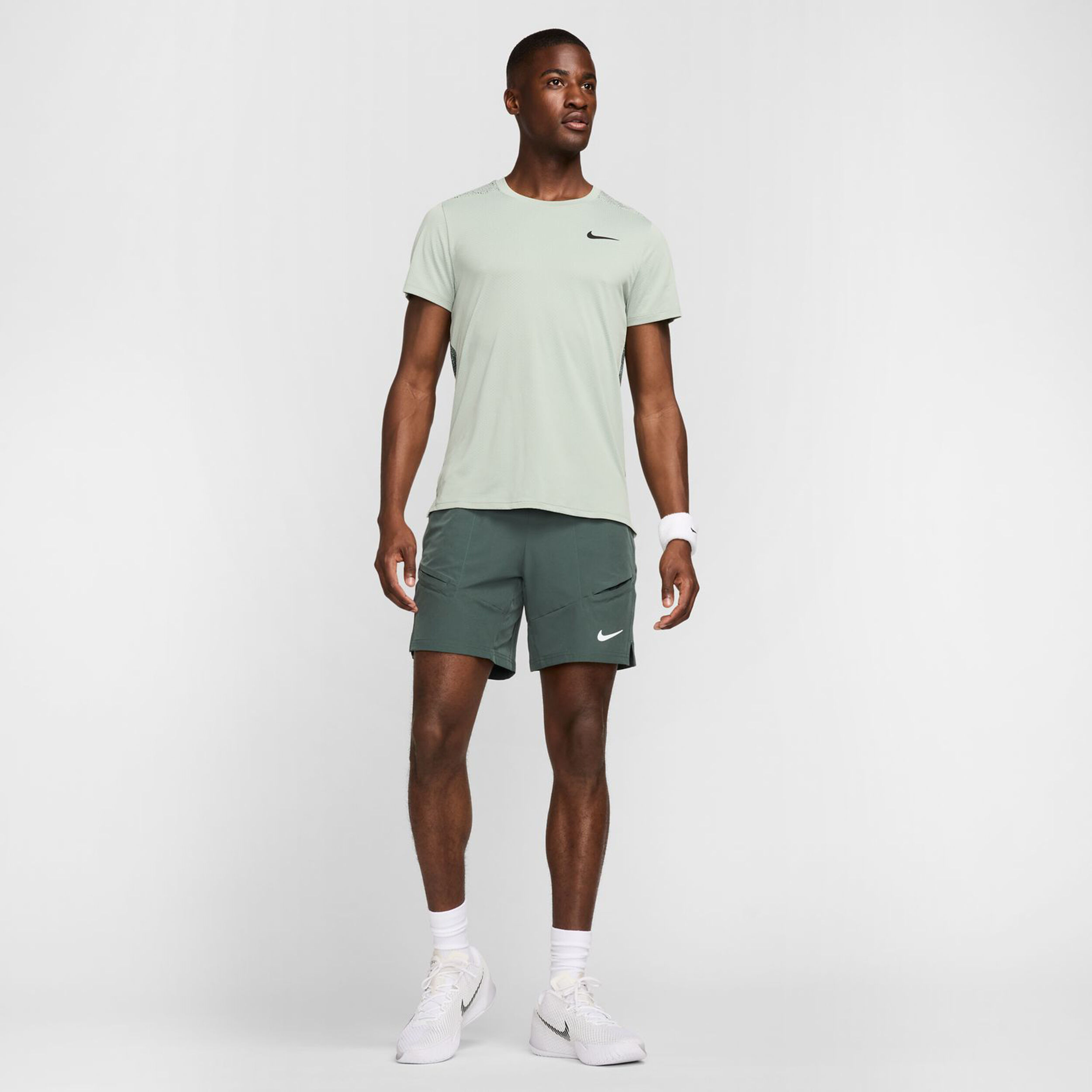 Buy Nike Dri Fit Advantage 7IN Shorts Hommes Vert Fonce online Tennis Point FR