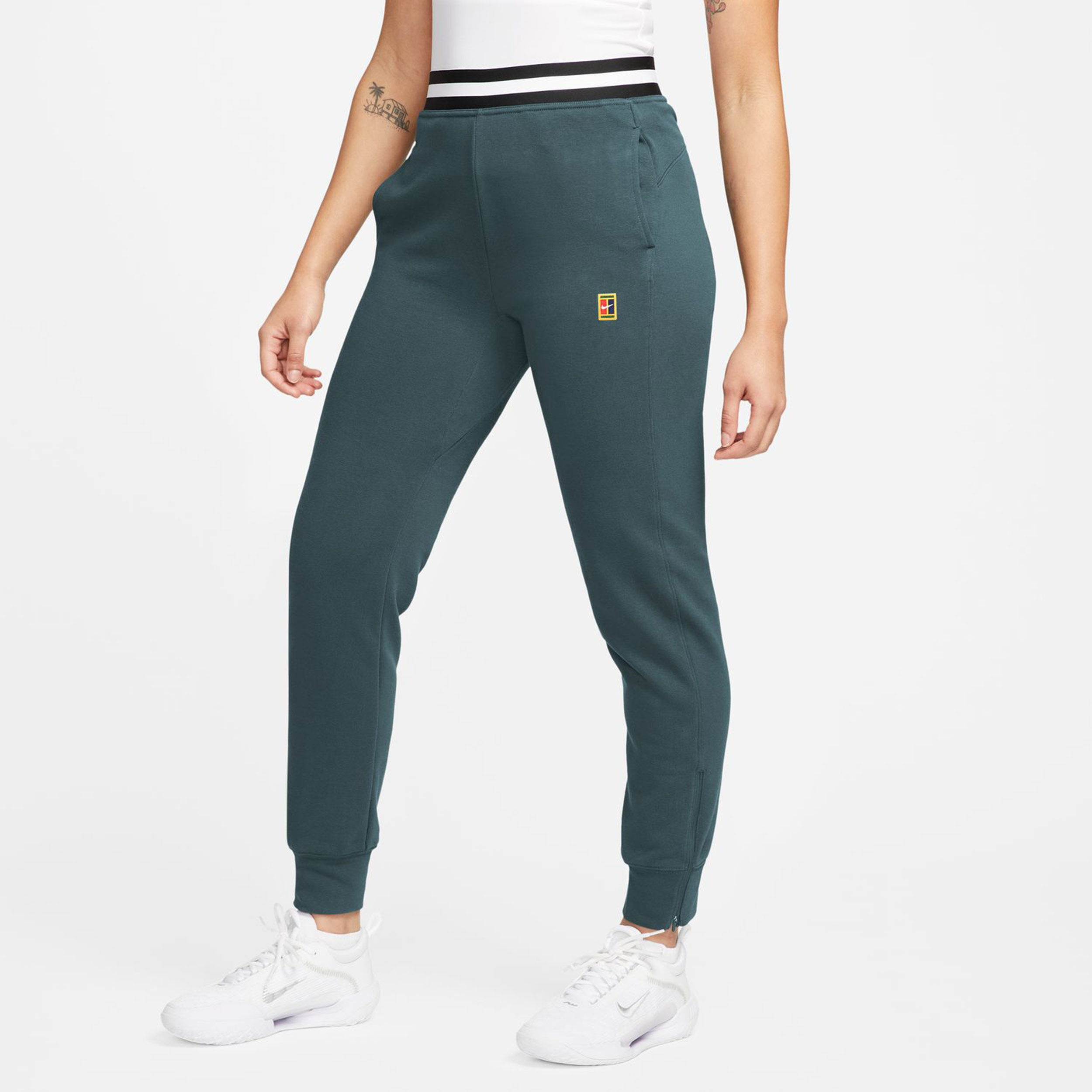 Buy Nike Dri Fit Court Heritage Fleece Pantalon Survetement Femmes Vert online Tennis Point FR