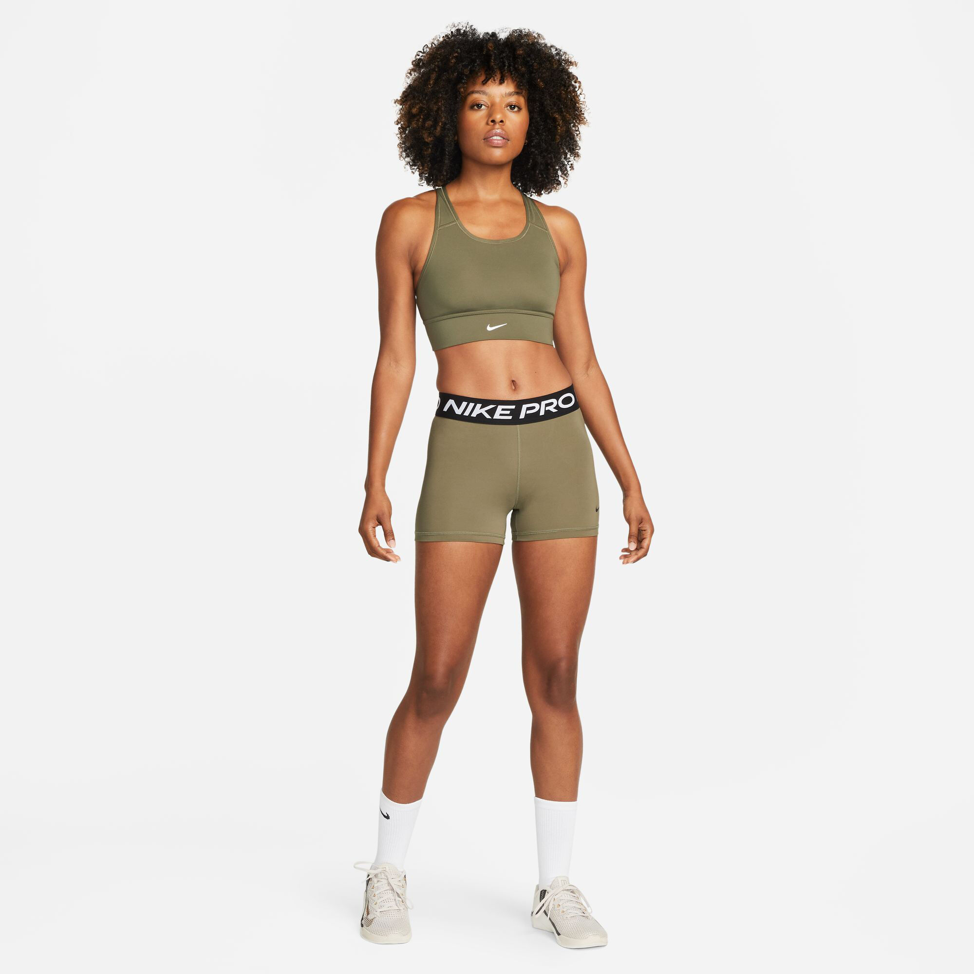 Buy Nike Pro Short Avec Poche balles Femmes Vert Olive Noir online Tennis Point FR
