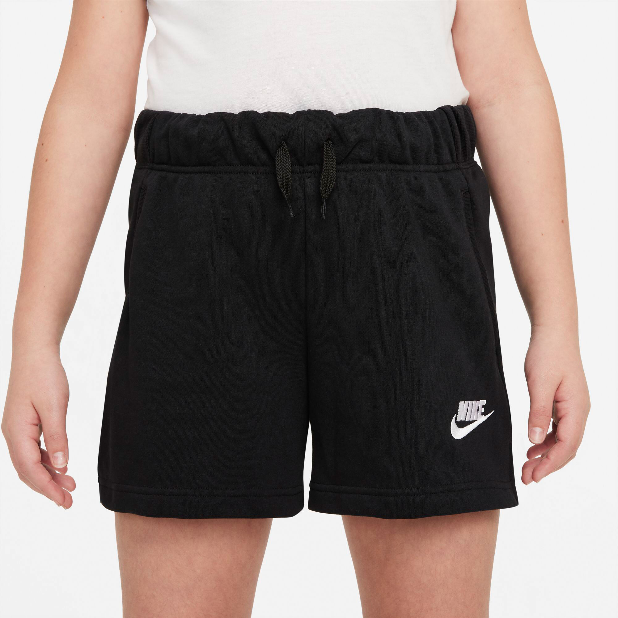 Шорты предложение. Шорты Nike Sportswear Club. Шорты подростковые. Шорты для подростков черные. Подростковые шорты найк женские.