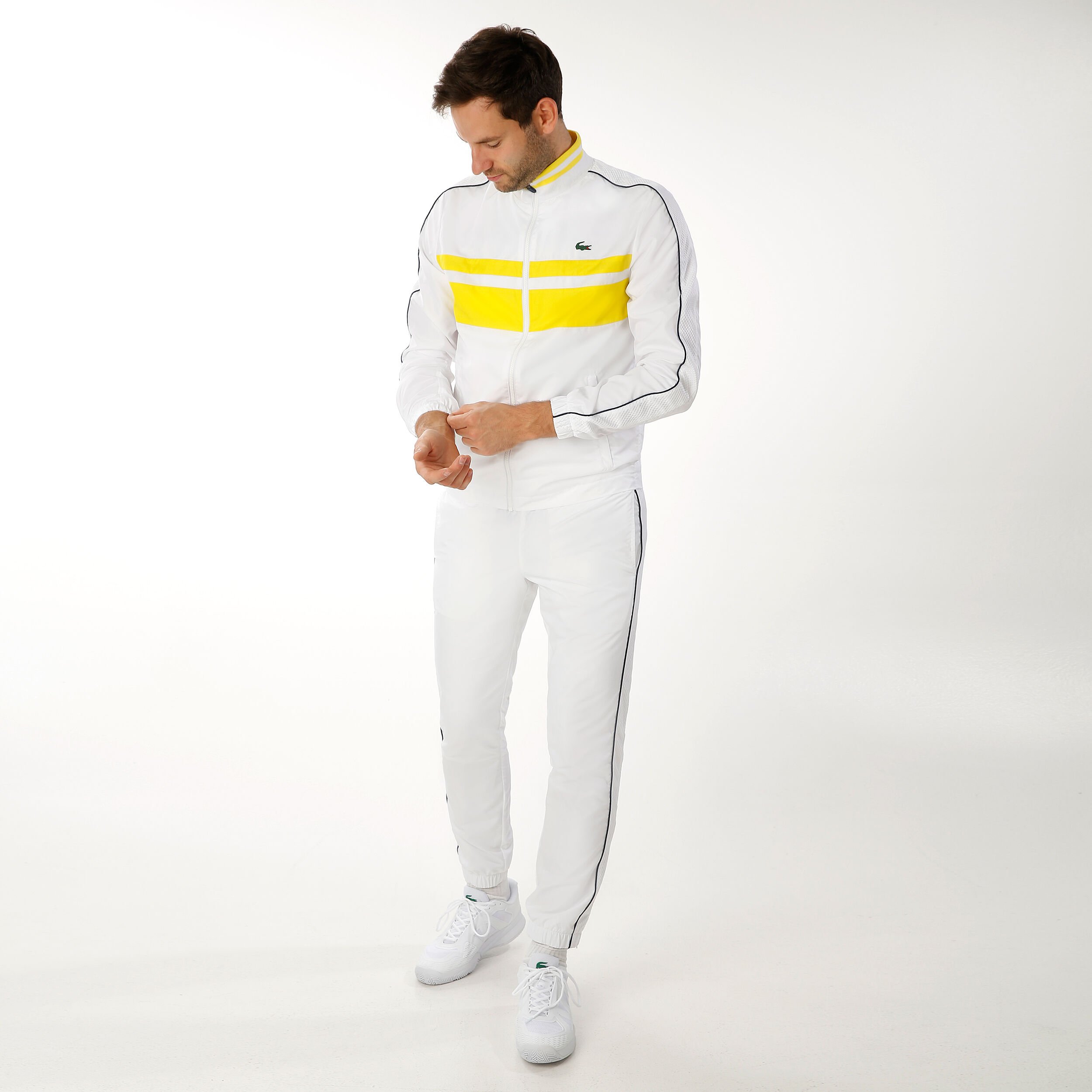 Survetement lacoste sales blanc et jaune
