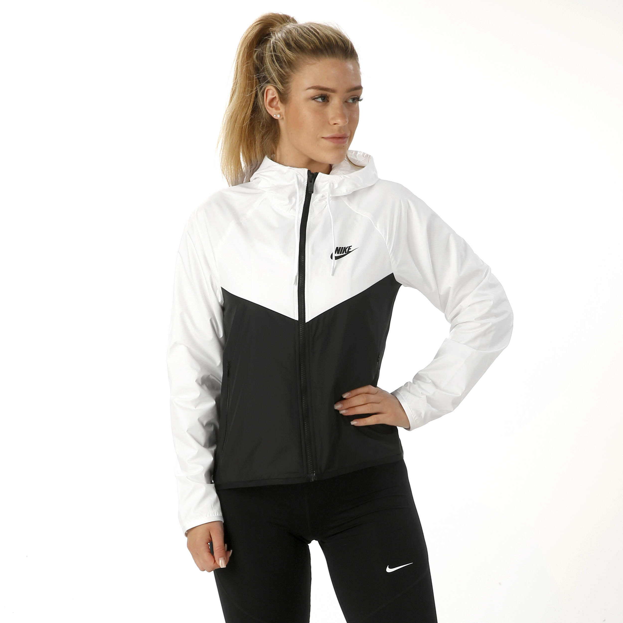 Veste nike noir best sale et blanche femme